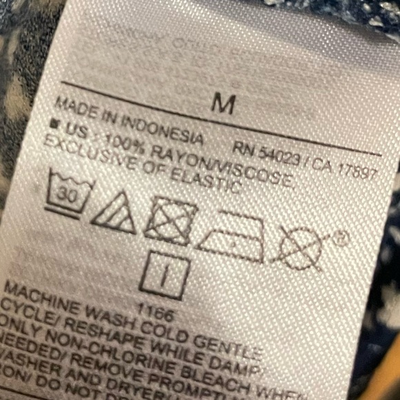 Old Navy Blue Soft Bodice Ditsy Floral Midi Dress Size Medium - Picture 5 of 6